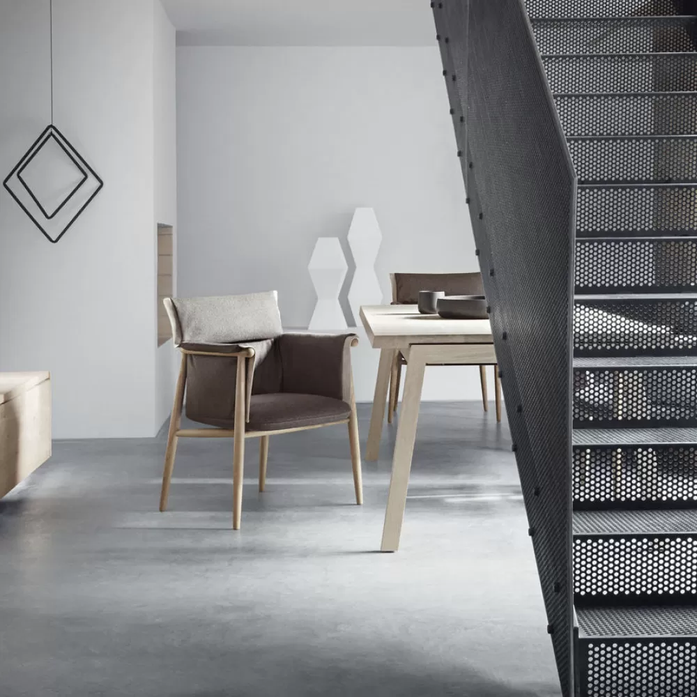 Sedie^Carl Hansen & Søn E005 Embrace Chair | Poltrona Rovere - Tessuto