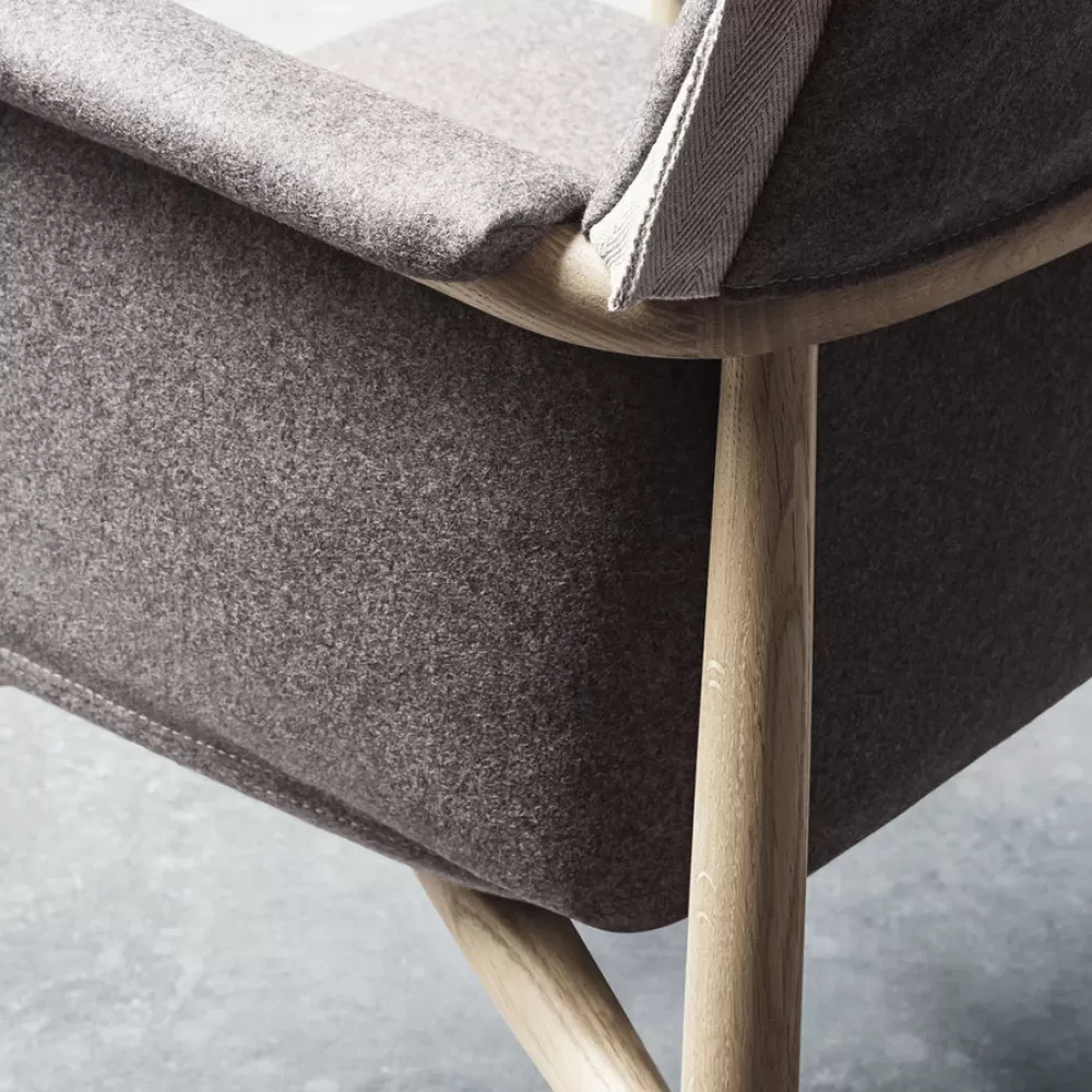 Sedie^Carl Hansen & Søn E005 Embrace Chair | Poltrona Rovere - Tessuto