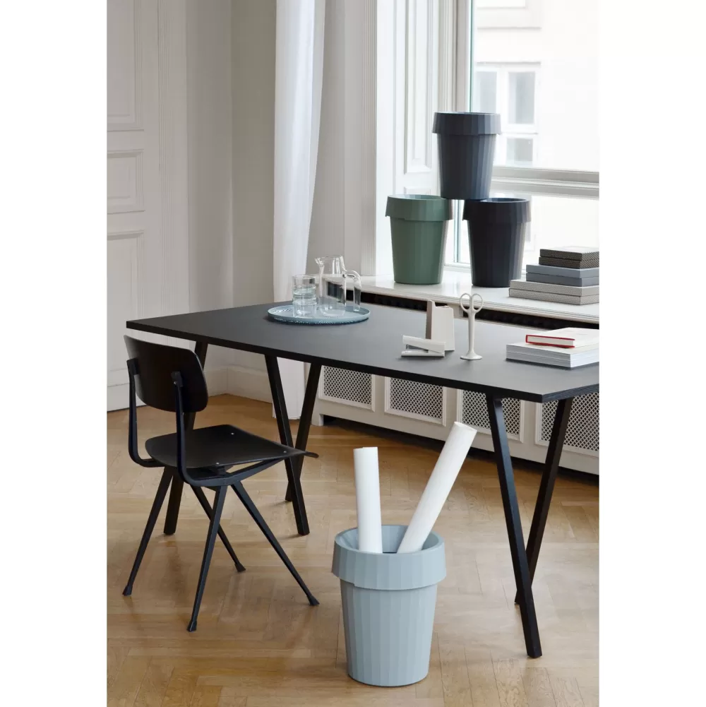 Tavoli Fissi^HAY Loop Stand Table Tavolo - Linoleum Nero / Bordo Frassino Nero