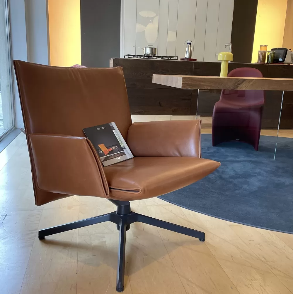 Poltrone Singole^Knoll Pilot Chair | Poltrona Schienale Basso - Pelle Venezia Cognac | Ex-Display